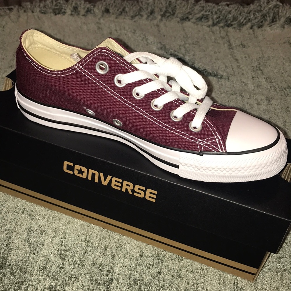 BURGUNDY Converse
